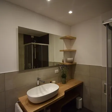 Margherita - Bellagio Wild Flowers Vakantiehuis Oliveto Lario