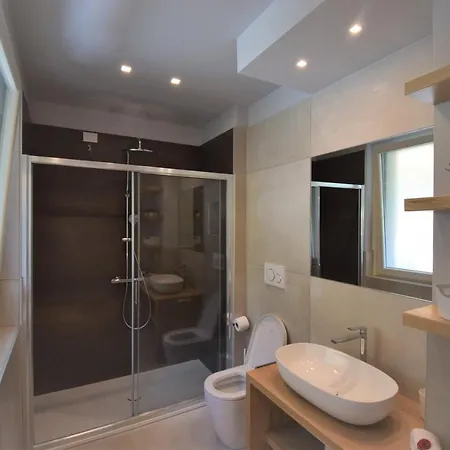 Margherita - Bellagio Wild Flowers Vakantiehuis Oliveto Lario